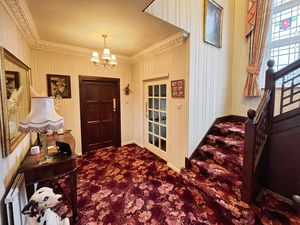 Entrance hall- click for photo gallery